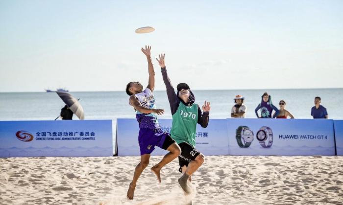 三亚大东海沙滩飞盘公开赛：张嘉豪变身业余盘