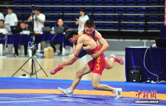 U15摔跤锦标赛长春开幕 青少年选手激烈角逐
