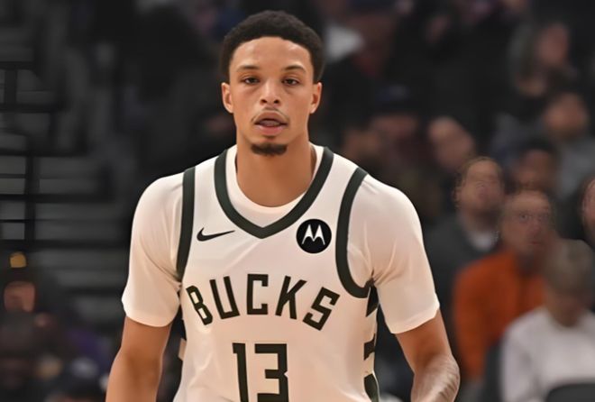 从被裁到首发：莱恩·罗林斯的雄鹿逆袭之路