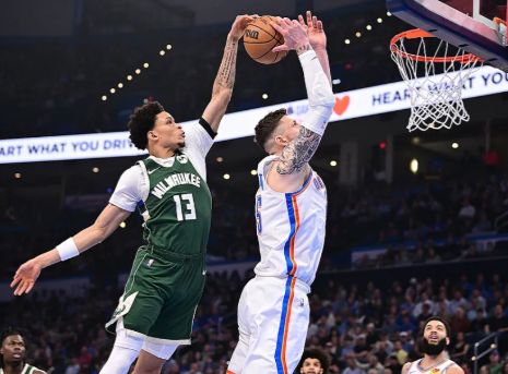 从被裁到首发：莱恩·罗林斯的雄鹿逆袭之路