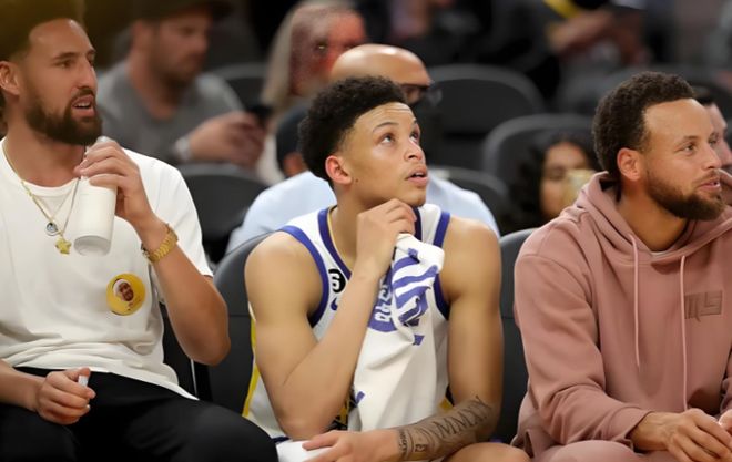 从被裁到首发：莱恩·罗林斯的雄鹿逆袭之路