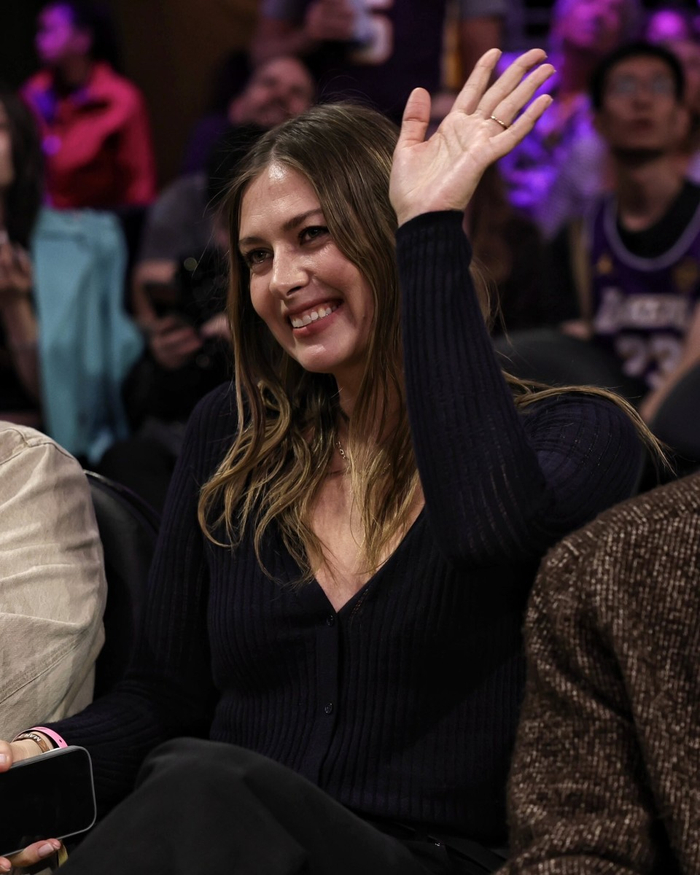 湖人加时险胜掘金 莎拉波娃现身主场引热议