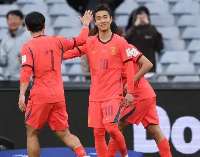 中国男足2-0掀翻世界杯劲旅 邵佳一执教首秀引爆