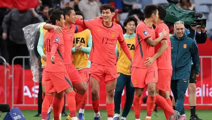 中国男足2-0掀翻世界杯劲旅 邵佳一执教首秀引爆